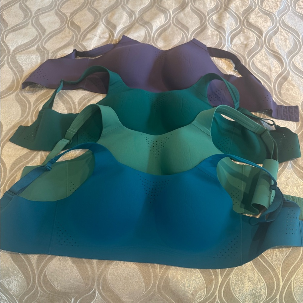 VS Sports Bra. Witefree. 38D